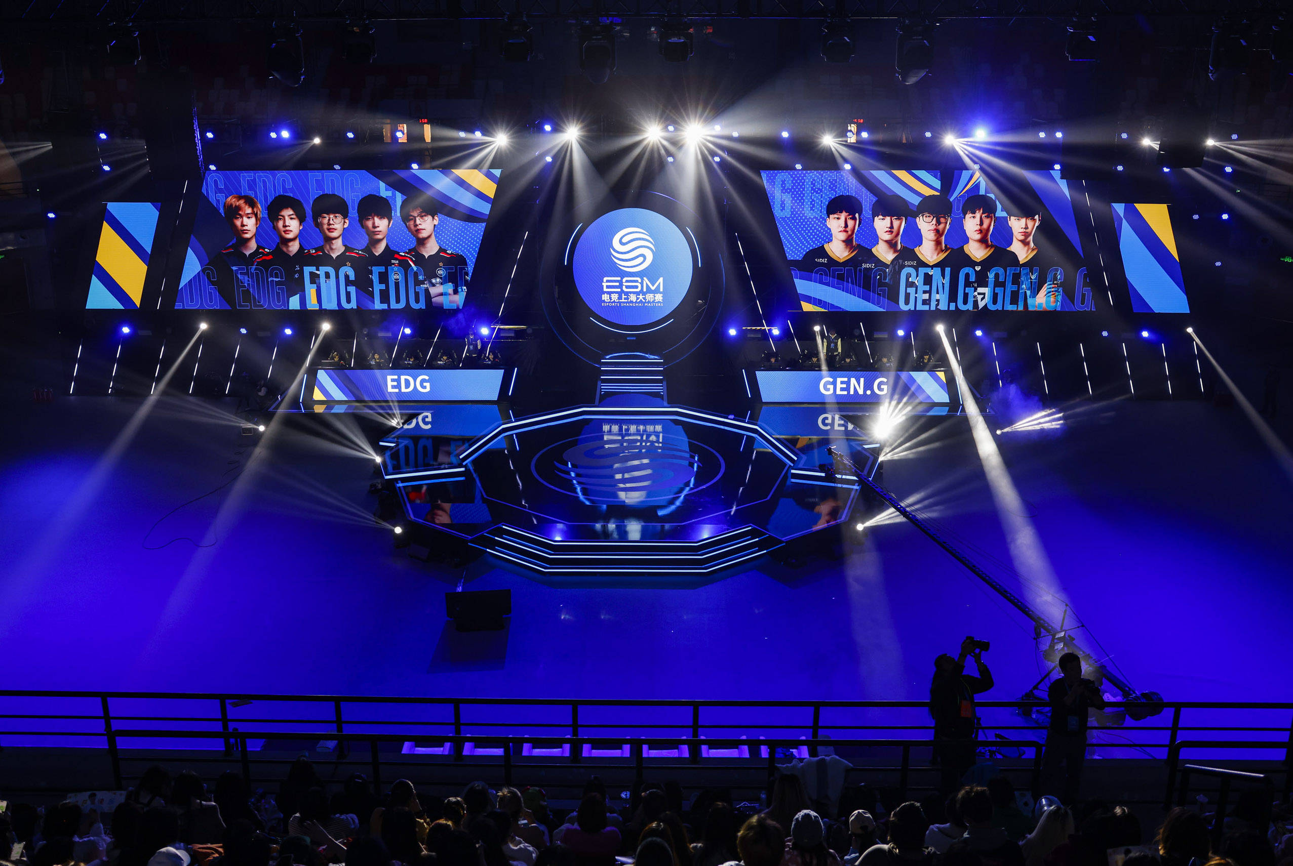 的同时减少 的同时减少